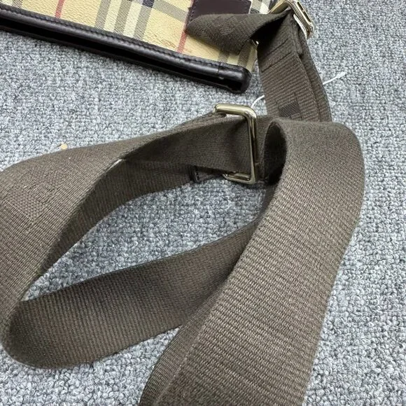 Burberry Leather Shoulder Bag 499-060625